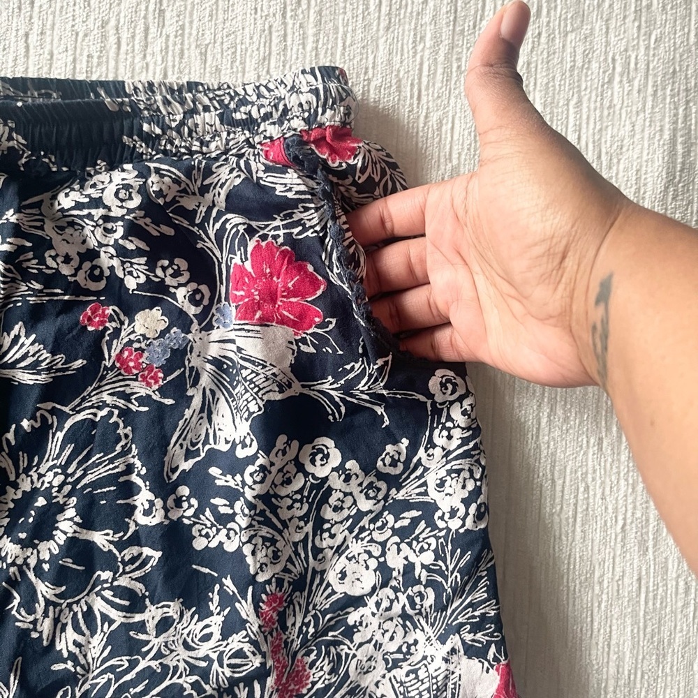 Charlotte Russe Navy Floral Shorts with Pink Accent - Picture 4 of 10